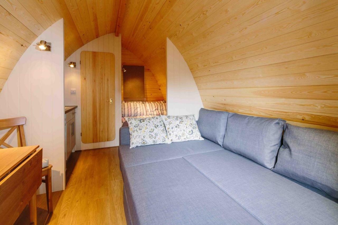Campion Glamping Pod Hotel เชลเทนแฮม ภายนอก รูปภาพ