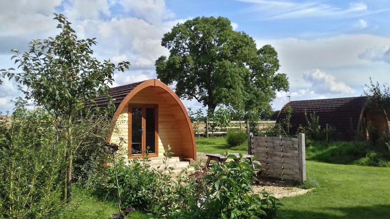 Campion Glamping Pod Hotel เชลเทนแฮม ภายนอก รูปภาพ