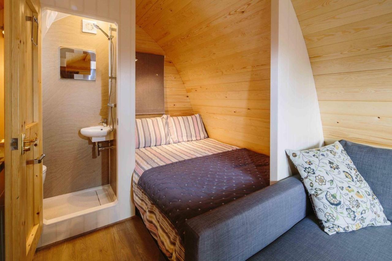 Campion Glamping Pod Hotel เชลเทนแฮม ภายนอก รูปภาพ