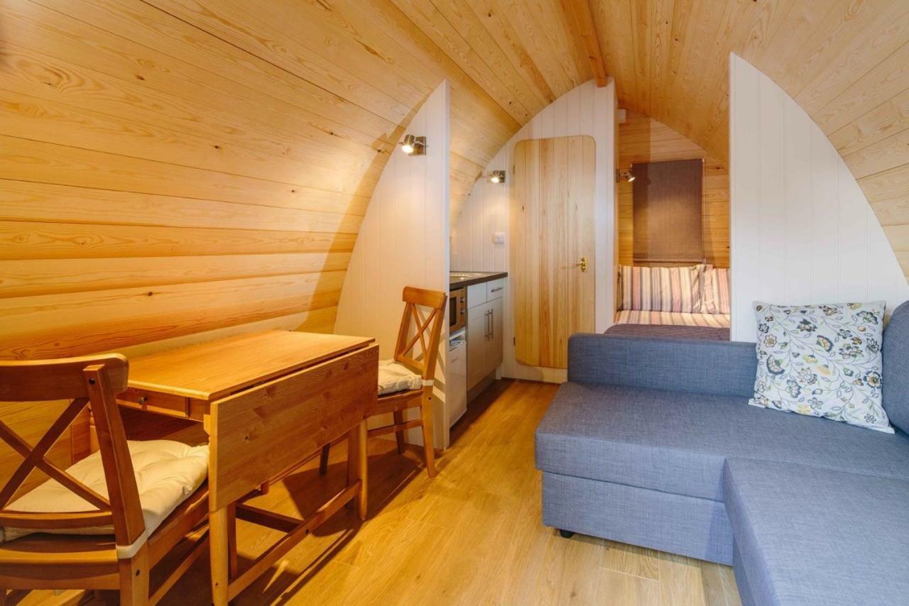 Campion Glamping Pod Hotel เชลเทนแฮม ภายนอก รูปภาพ