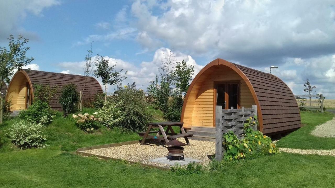 Campion Glamping Pod Hotel เชลเทนแฮม ภายนอก รูปภาพ
